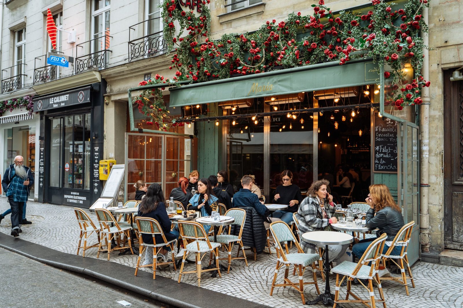 Restaurants & Cafés